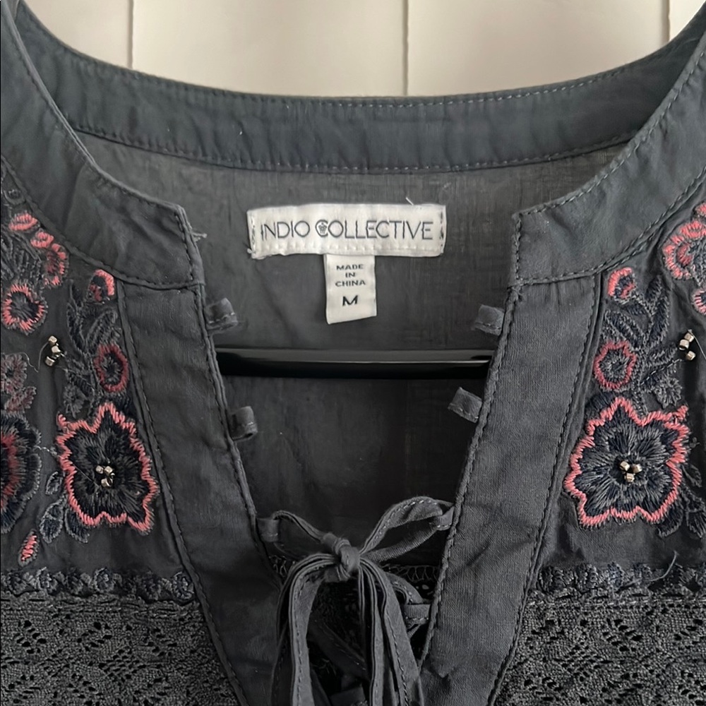 Gray and Pink Embellished Flutter Sleeve Blouse Women’s Sz M - Picture 2 of 6